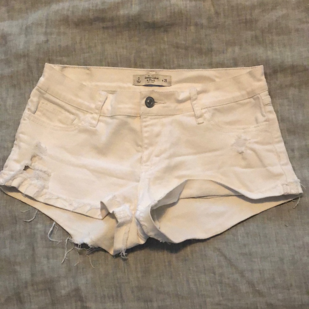 White Abercrombie and Fitch jean shorts (size 0)